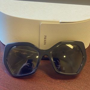 PRADA sunglasses SPR 16R - tortoise shell/black
